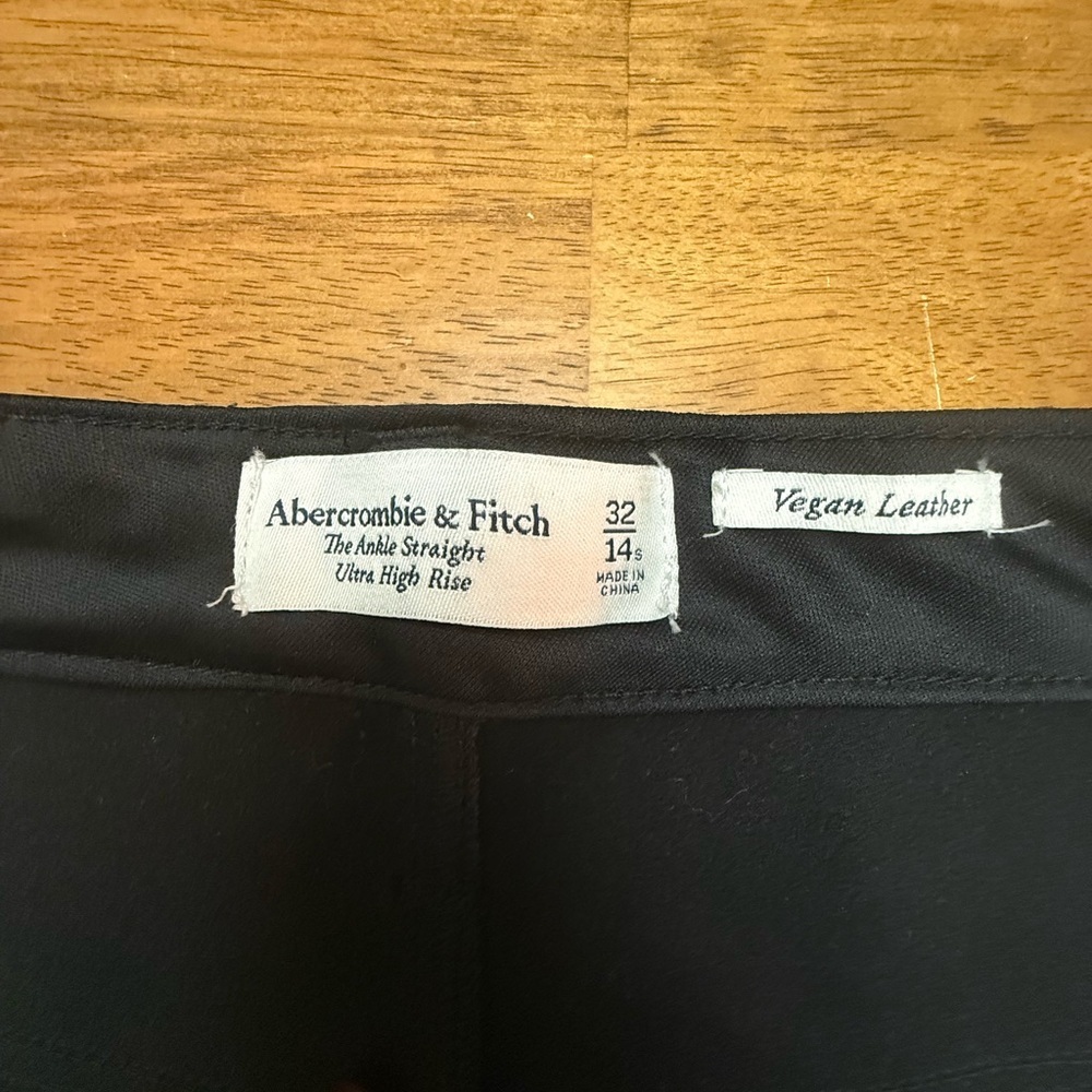 Abercrombie & Fitch Black Cropped Pants - Picture 5 of 9